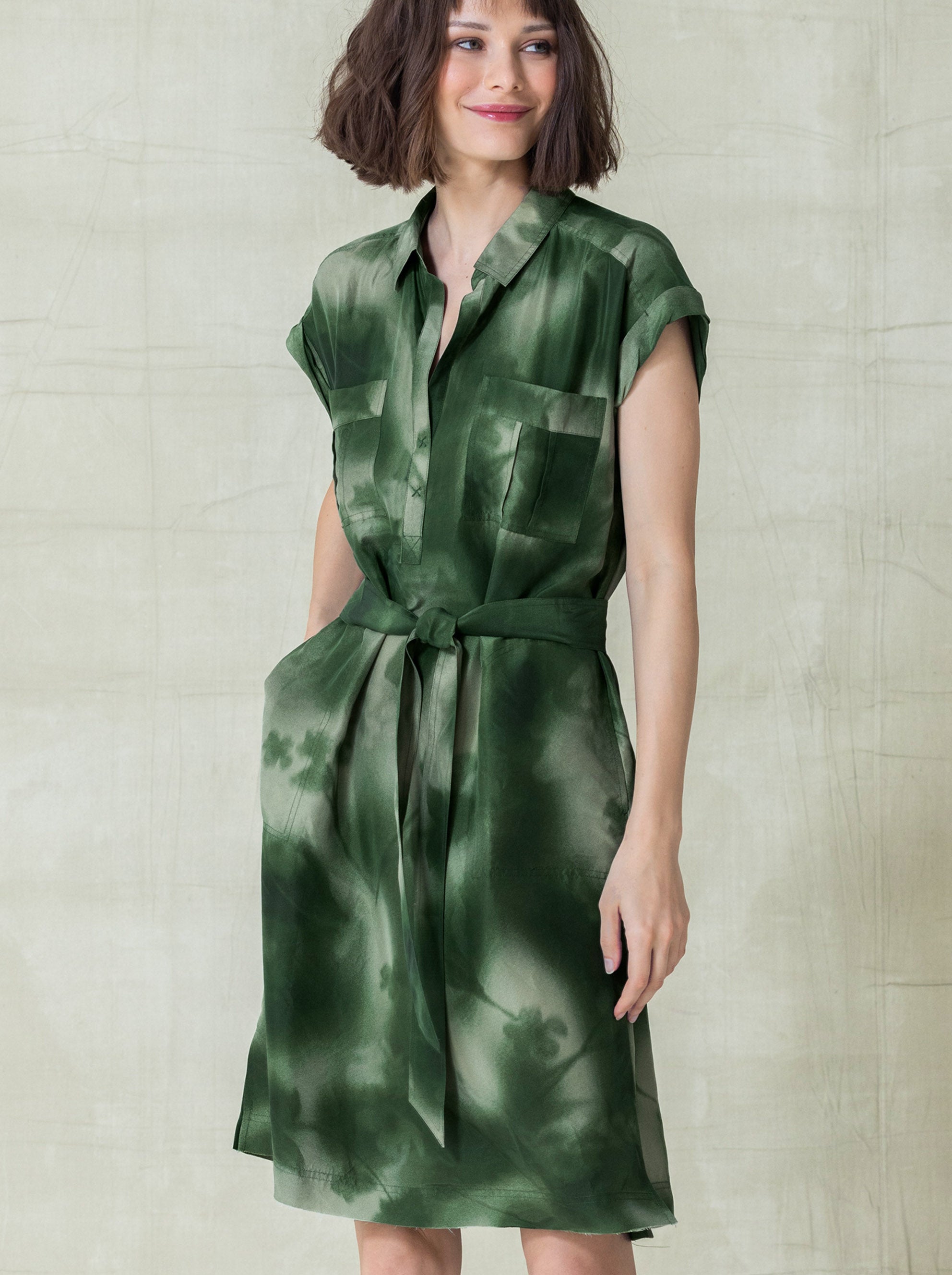 go utility dress Print Blur Leaf Print / Extra Small go utility dress Print Blur Leaf Print / Extra Small