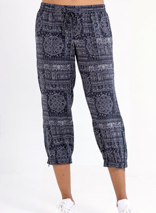 ICONIC go parachute capri pant print